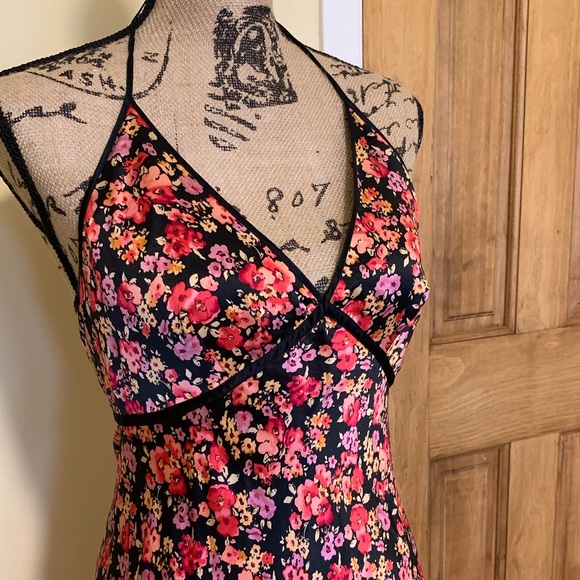 100% Silk Express Dress - Picture 2 of 8